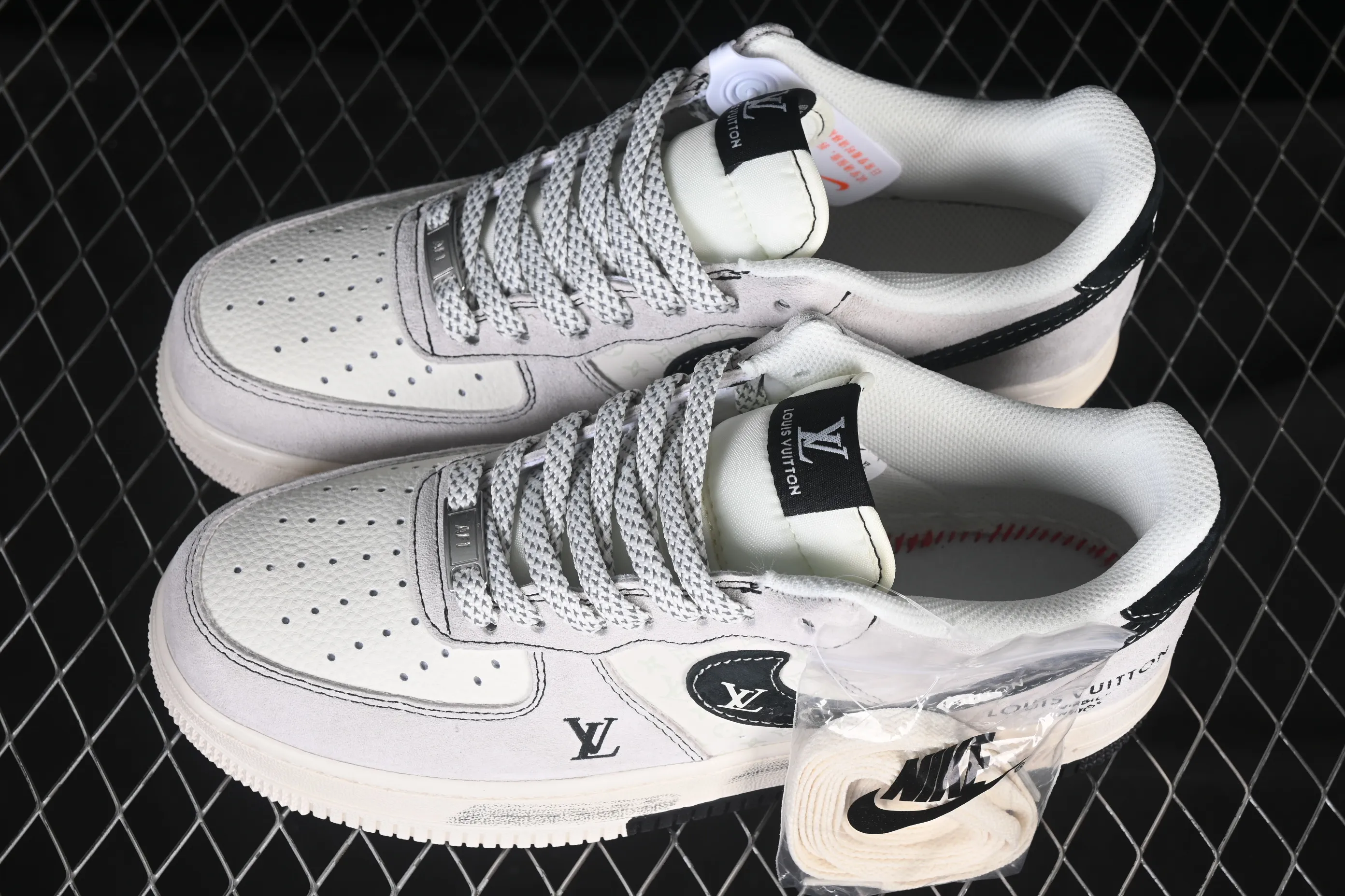 All categories Nk Air Force 1 Air Force series Nk Air Force 1 Low Air Force low top Nike Air Force 1'07 Low LV co-branded double spelled black graffiti Air Force 1 low top casual sneakers CX5050-Y06